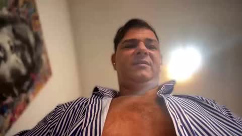 Snapshot of witebull83 chatting on 8, 4, 2026 Witebull online show from 8, 4, 2026