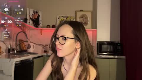 Isobelle online show from 8, 2, 2025