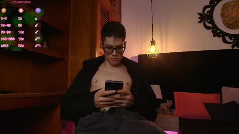  W O L F  online show from 4, 4, 2026