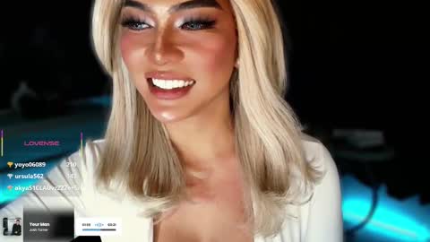 Snapshot of womanofyourdesire_ts chatting on 5, 10, 2025 Julia online show from 5, 10, 2025