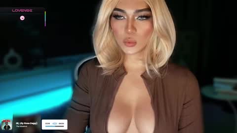 Snapshot of womanofyourdesire_ts chatting on 27, 10, 2025 Julia online show from 27, 10, 2025