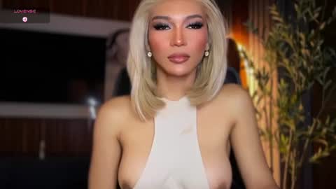 Snapshot of womanofyourdesire_ts chatting on 31, 7, 2026 Julia online show from 31, 7, 2026