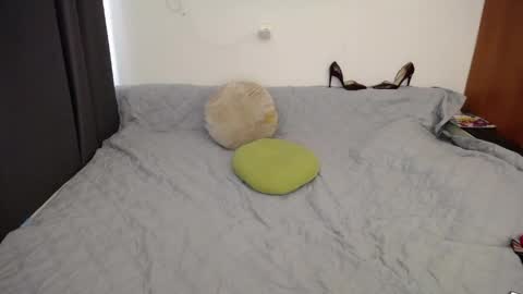 Snapshot of women_pleasures chatting on 15, 5, 2026 women_pleasures online show from 15, 5, 2026
