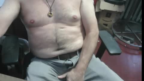 Snapshot of woodworker6473 chatting on 22, 4, 2026 woodworker6473 online show from 22, 4, 2026