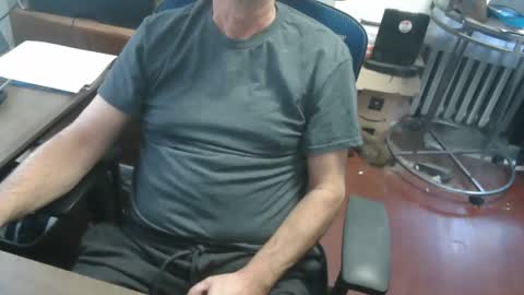Snapshot of woodworker6473 chatting on 26, 4, 2026 woodworker6473 online show from 26, 4, 2026