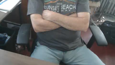 Snapshot of woodworker6473 chatting on 1, 5, 2026 woodworker6473 online show from 1, 5, 2026
