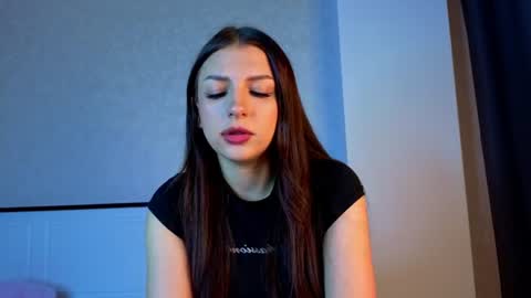Snapshot of woofbus chatting on 30, 6, 2026 Mila today is the first day hello everyone online show from 30, 6, 2026