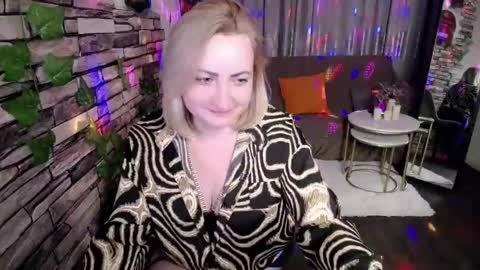 Snapshot of wow_co chatting on 6, 12, 2024 wow_co online show from 6, 12, 2024