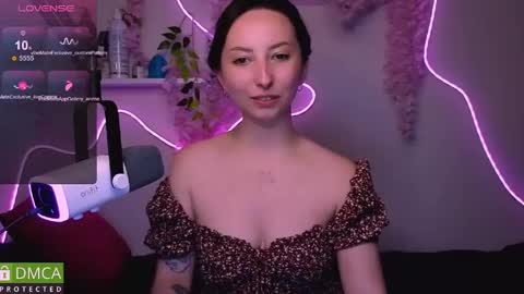 Snapshot of wow_sue chatting on 8, 6, 2026 Sue online show from 8, 6, 2026