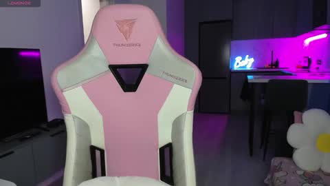 Emi online show from 5, 12, 2025