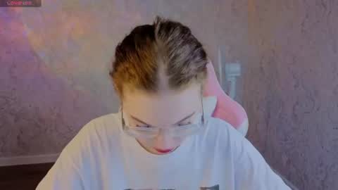Snapshot of wullwet_rav chatting on 8, 7, 2026 wullwet rav online show from 8, 7, 2026
