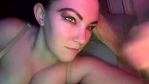 Snapshot of x_dreamgirl_x chatting on 18, 12, 2024 Mariah online show from 18, 12, 2024