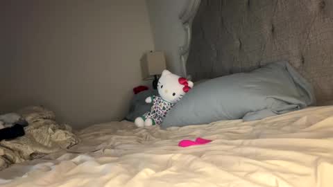 Snapshot of x_dreamgirl_x chatting on 12, 1, 2025 Mariah online show from 12, 1, 2025