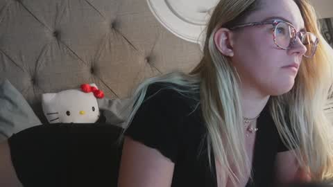 Snapshot of x_dreamgirl_x chatting on 25, 1, 2025 Mariah online show from 25, 1, 2025