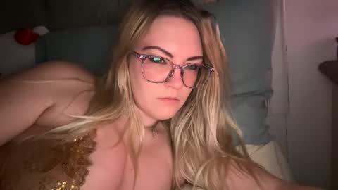 Snapshot of x_dreamgirl_x chatting on 9, 2, 2025 Mariah online show from 9, 2, 2025