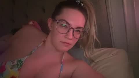 Snapshot of x_dreamgirl_x chatting on 6, 3, 2025 Mariah online show from 6, 3, 2025