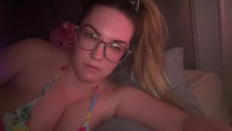 Snapshot of x_dreamgirl_x chatting on 6, 3, 2025 Mariah online show from 6, 3, 2025