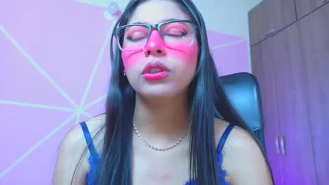 Snapshot of xallysonx_ chatting on 19, 4, 2026 XALLYSONX online show from 19, 4, 2026