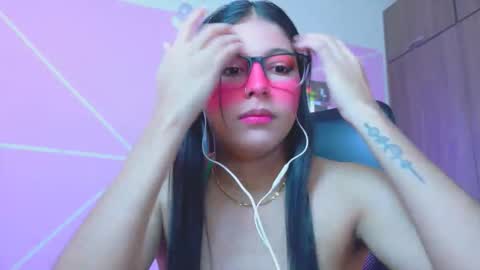Snapshot of xallysonx_ chatting on 25, 5, 2026 XALLYSONX online show from 25, 5, 2026