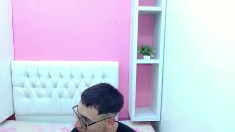 Snapshot of xcoupleplayxx chatting on 19, 4, 2026 xcoupleplayxx online show from 19, 4, 2026