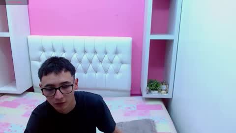 Snapshot of xcoupleplayxx chatting on 22, 4, 2026 xcoupleplayxx online show from 22, 4, 2026
