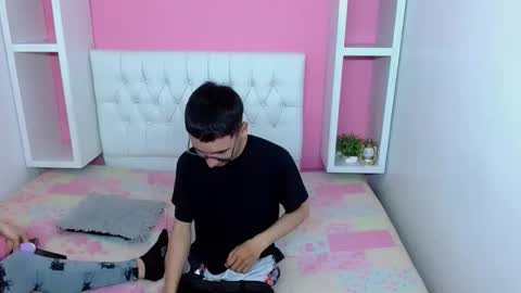 Snapshot of xcoupleplayxx chatting on 25, 4, 2026 xcoupleplayxx online show from 25, 4, 2026