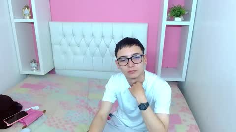 Snapshot of xcoupleplayxx chatting on 6, 5, 2026 xcoupleplayxx online show from 6, 5, 2026