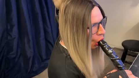 xdresserwithass online show from 28, 11, 2025