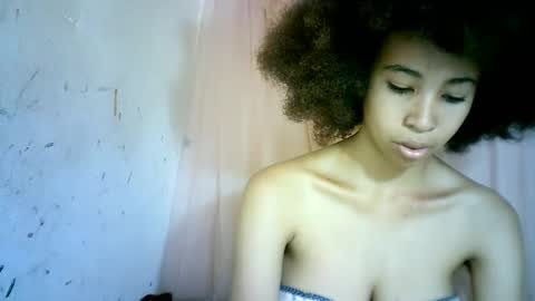 Snapshot of xenna610827 chatting on 19, 2, 2025 xenna610827 online show from 19, 2, 2025