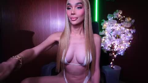 Snapshot of xforyoureyesonlyx chatting on 14, 6, 2026 Anne online show from 14, 6, 2026