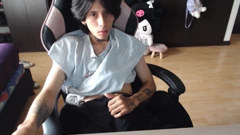 Snapshot of xice_boy chatting on 18, 12, 2025 xIce Boy online show from 18, 12, 2025