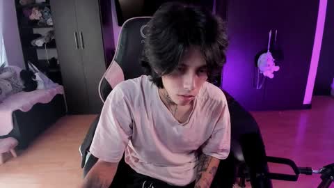 Snapshot of xice_boy chatting on 22, 12, 2025 xIce Boy online show from 22, 12, 2025