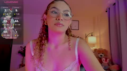 Snapshot of ximena_sotto1 chatting on 8, 6, 2026 camila online show from 8, 6, 2026