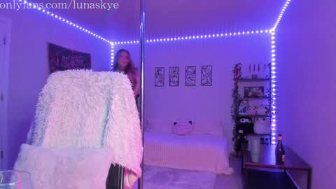   online show from 12, 11, 2025