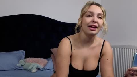 AnnaMaee online show from 10, 11, 2025