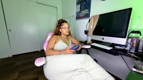 xStarGazingx online show from 15, 9, 2025