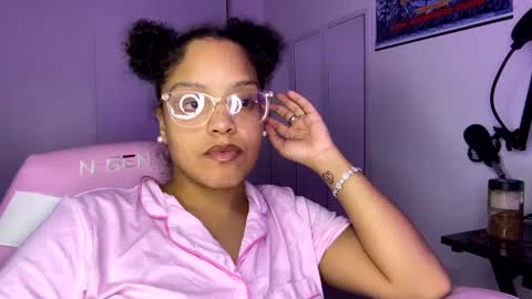 xStarGazingx online show from 18, 9, 2025