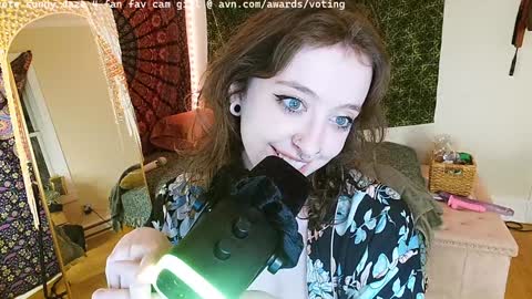 Snapshot of xsunsub chatting on 1, 1, 2025 Sunny Daze online show from 1, 1, 2025