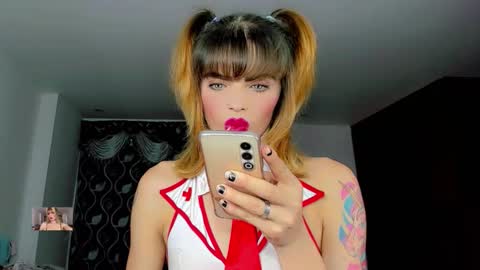 Snapshot of xthesexyboyx chatting on 17, 10, 2025 Femboy Exotic online show from 17, 10, 2025