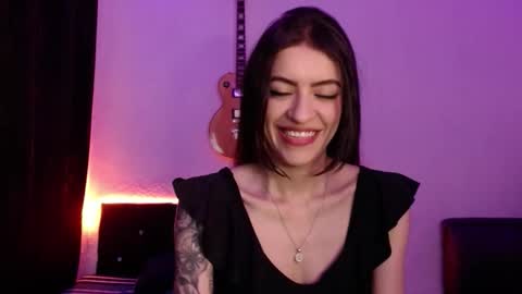 Snapshot of xx_johnson_xx chatting on 11, 10, 2025 VALE online show from 11, 10, 2025