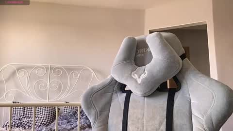 Lily online show from 8, 4, 2026