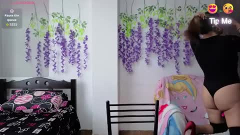 Snapshot of xxmilexx chatting on 6, 6, 2026 xxmilexx online show from 6, 6, 2026