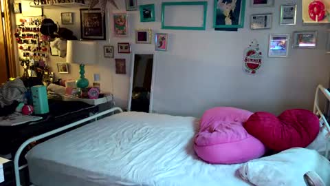Strawberry Jane online show from 13, 7, 2026