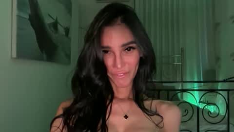 Snapshot of xxwildmaexx chatting on 22, 4, 2026 Mia and shawn online show from 22, 4, 2026