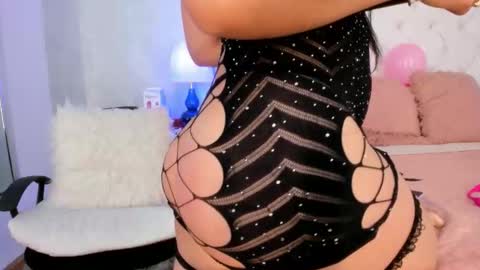 Yara Bliss  online show from 2, 10, 2025