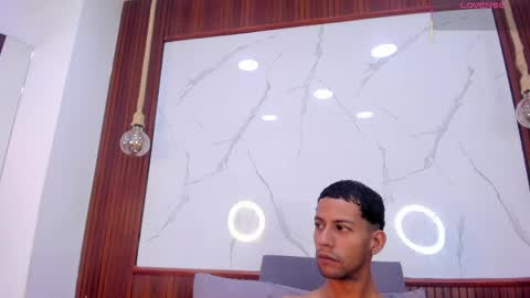 Snapshot of yayi_and_derek chatting on 29, 5, 2026 yayi_and_derek online show from 29, 5, 2026