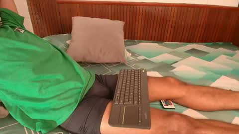 Snapshot of yayi_and_derek chatting on 8, 6, 2026 yayi_and_derek online show from 8, 6, 2026