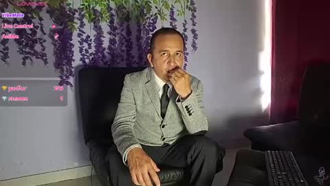 Snapshot of yazflor chatting on 4, 6, 2026 Hazzan y Greisy online show from 4, 6, 2026