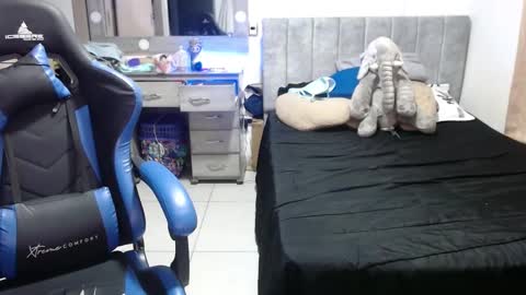 Snapshot of yeibles_hana2 chatting on 10, 10, 2025 yeibles_hana2 online show from 10, 10, 2025