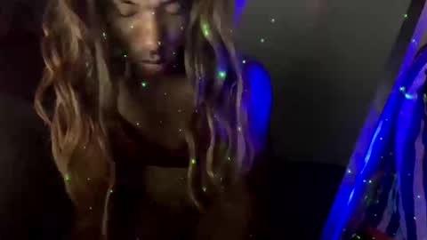 Ella Ts online show from 18, 10, 2025